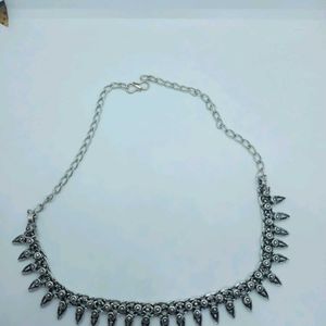 Beautiful Neckpiece With 10pieces Courier Bag FREE