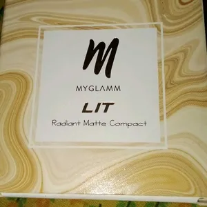 Myglamm Rediant Matte Compact