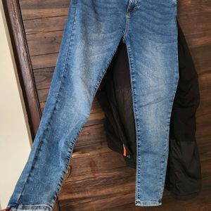 PUSH-UP JEANS (Silhouette Contouring Colors)