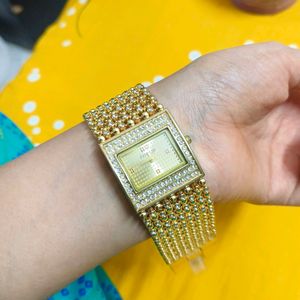 So Nice Golden Colour Watch