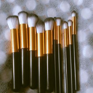 Set Of Makeup brushes