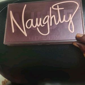 Huda Naughty Palette