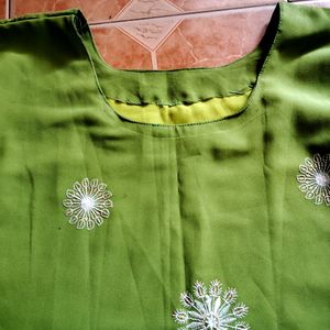 Beautiful 💚Parrot Green Kurta Set