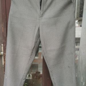 Formal White & Black Checks Pant.