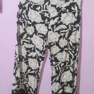 Black and White Below Knee Capri