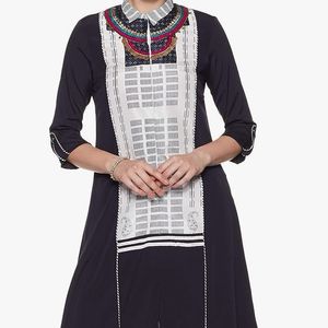 Beautiful unique looking W kurta like new