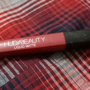 Huda Beauty Liquid Matte Lipstick