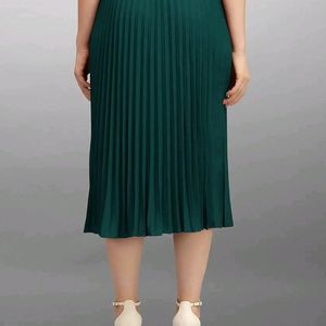 Green Pleated Skirt!!