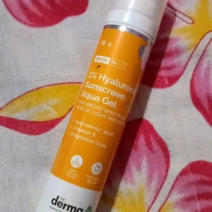 Derma Co Hyaluronic Acid Sunscreen