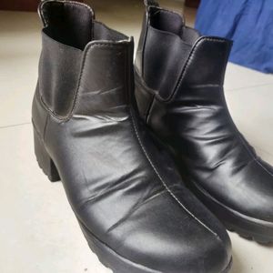 Selbro Black Boots In Size 8