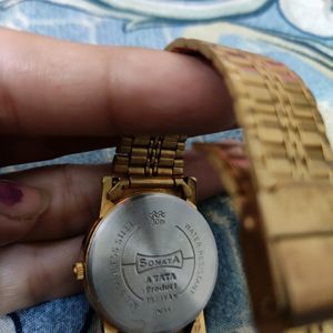 Unisex golden watch