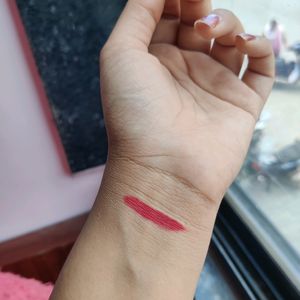 Huda Matte Me Liquid Lipstick.