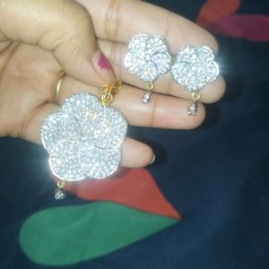 Earrings With Pendant & 30rs Off,🆓🆓📦🚚