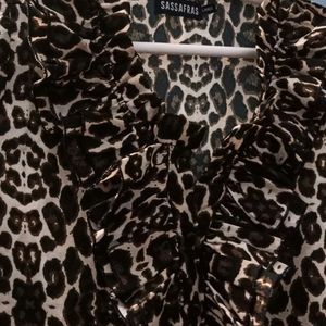 Sassafras Cheetah Printed Top Size Large