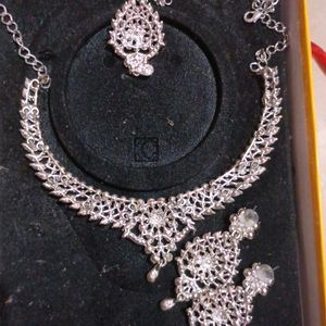 Helli Diamond Jewellery Set