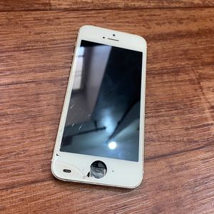 iPhone 5s In Ok Condition The Display Is Broken