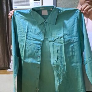 Shirt Which is Lightly Used