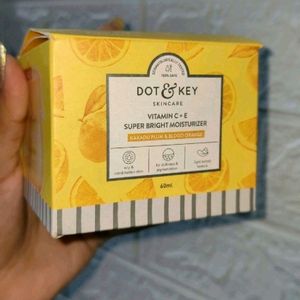 Dot Nd Key Vitamin c E Face Moisturizer New