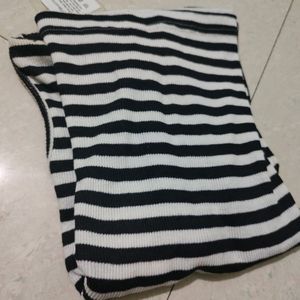 New Black And White Puffed Sleeve Top