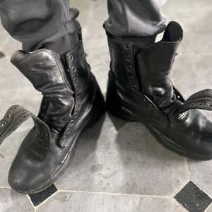 Military shoes, pure leather branded provided by