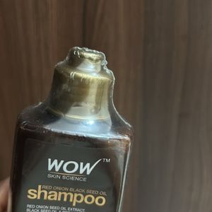 Wow Skin Science Red Onion Black Seed Oil Shampoo