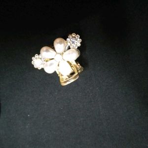 Flower Pearl  Hair Clutcher