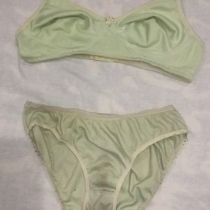 3 PAIR OF BRA & PANTY, 2 HANDKERCHIEF FREE