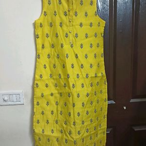 Sleeveless Kurti With Pant