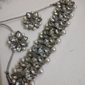 Glittering Necklaces Set Of Choker With Earrings