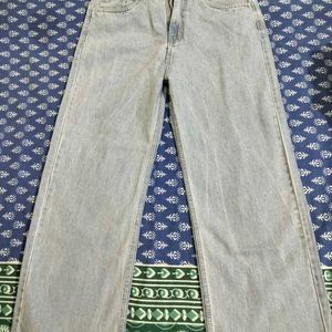 This is brand new jeans of flared style in size 34