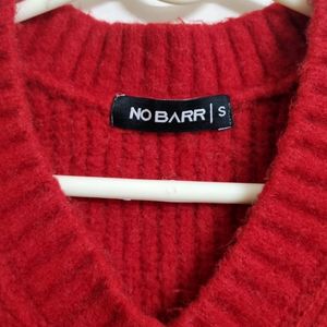 Red V Nexk Sleevless Sweatshirt