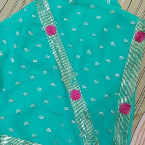 border flower saree