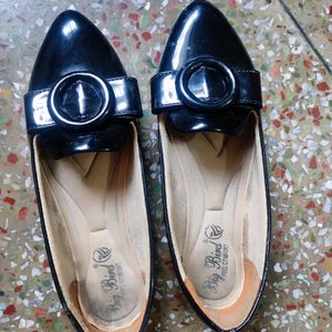 Pointed-toe Ballerinas With Bow Applique