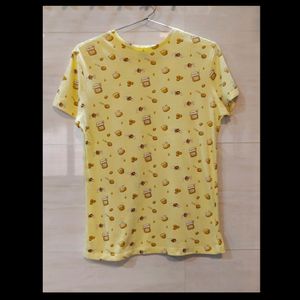 Bright yellow honey bee print t-shirt.🐝🍯