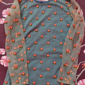 Women Floral Embroidered Kurta