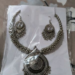 Neck Set In Chokher