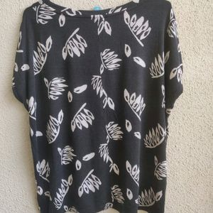 Casual Black & White Leaf Print Tshirt!