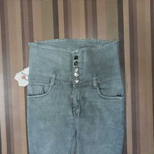 Y-25 Size 28 Slim Fit Women Jeans