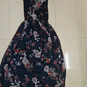 Selling Sleeveless Pretty Gown