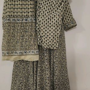 Kurta Set No Flowes Worn Only 2 Time