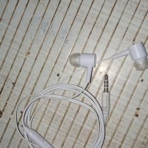 Earphone with mic , White color , earfit design