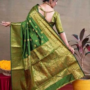 TRADITIONAL SAREE FOR WOMEN