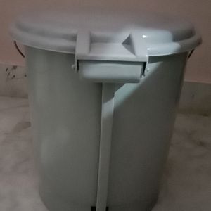 grey pedal dustbin