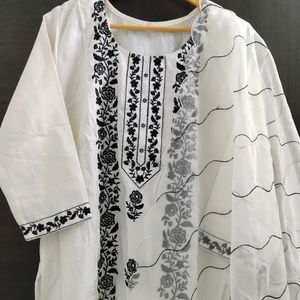 NewUnused Embroidery Pakistani OrganzaDupatta Suit