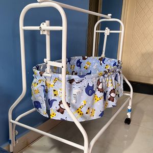 Babyhug Cradle With Mosquito Net