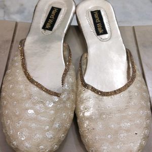 Beautiful Cream Coloured Sequined Juttis