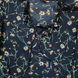 Navy blue floral printed top 💙