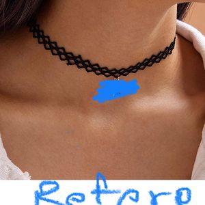 Lightweight Thread Choker Necklace -