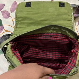 Green colour sling bag from ‘Expert’ brand. Nice & durable.