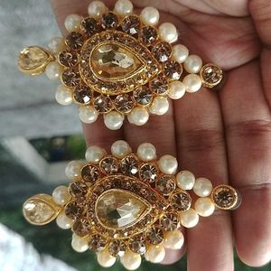 Pearl and Golden Stone Set